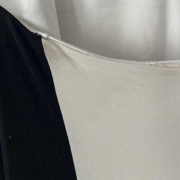 Cache Elegant two tone figure flattering halter Dress - Picture 6 of 10